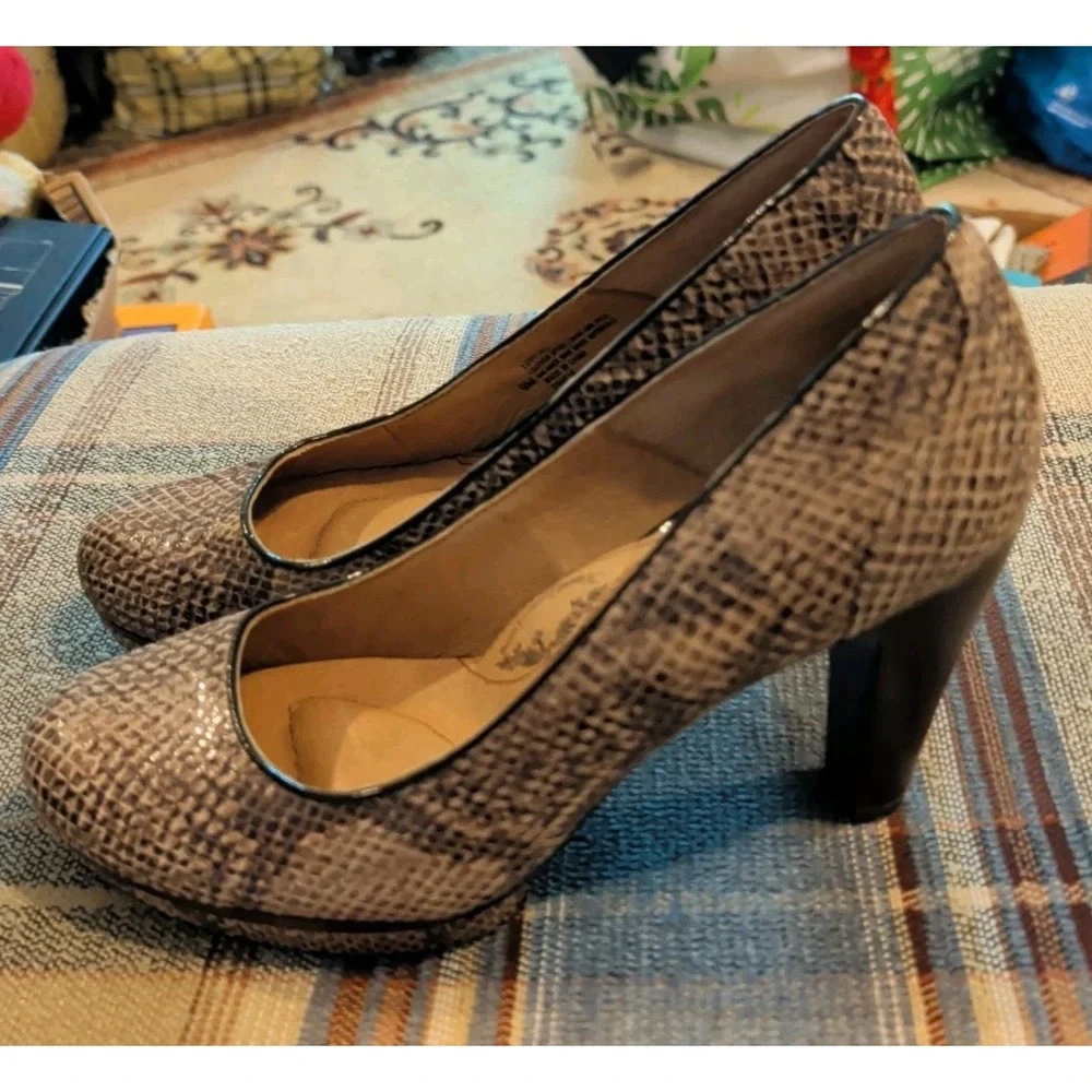 Women's New Sofft Brown Leather Snake Embossed Pumps Heels Shoes size 9M